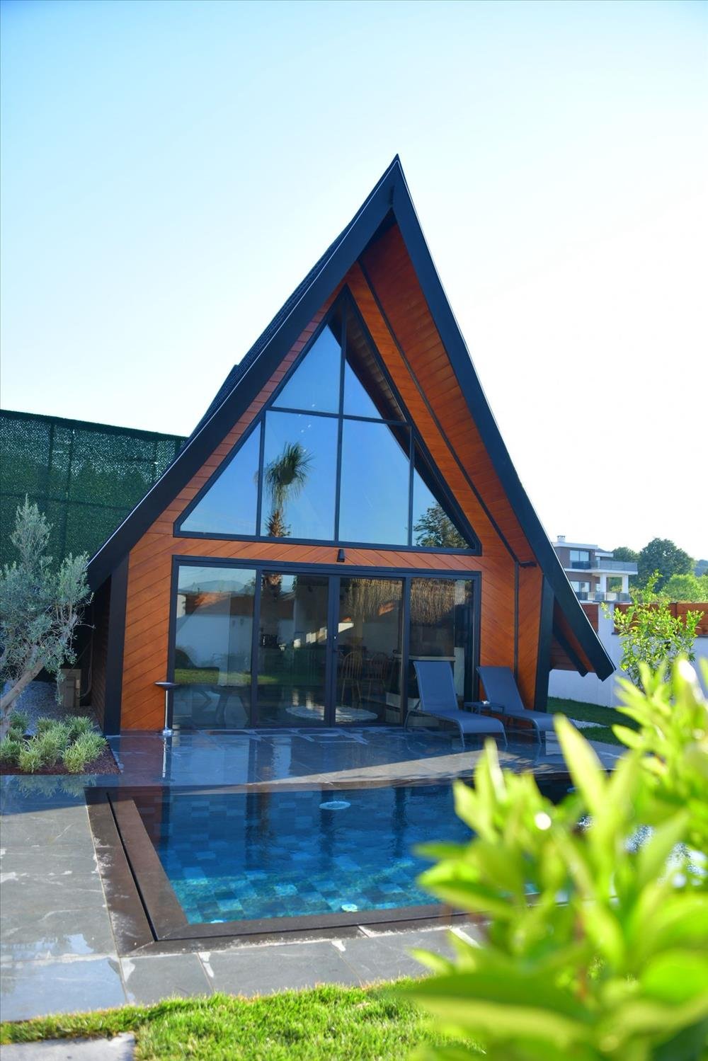 B310 Havuzlu Bungalov