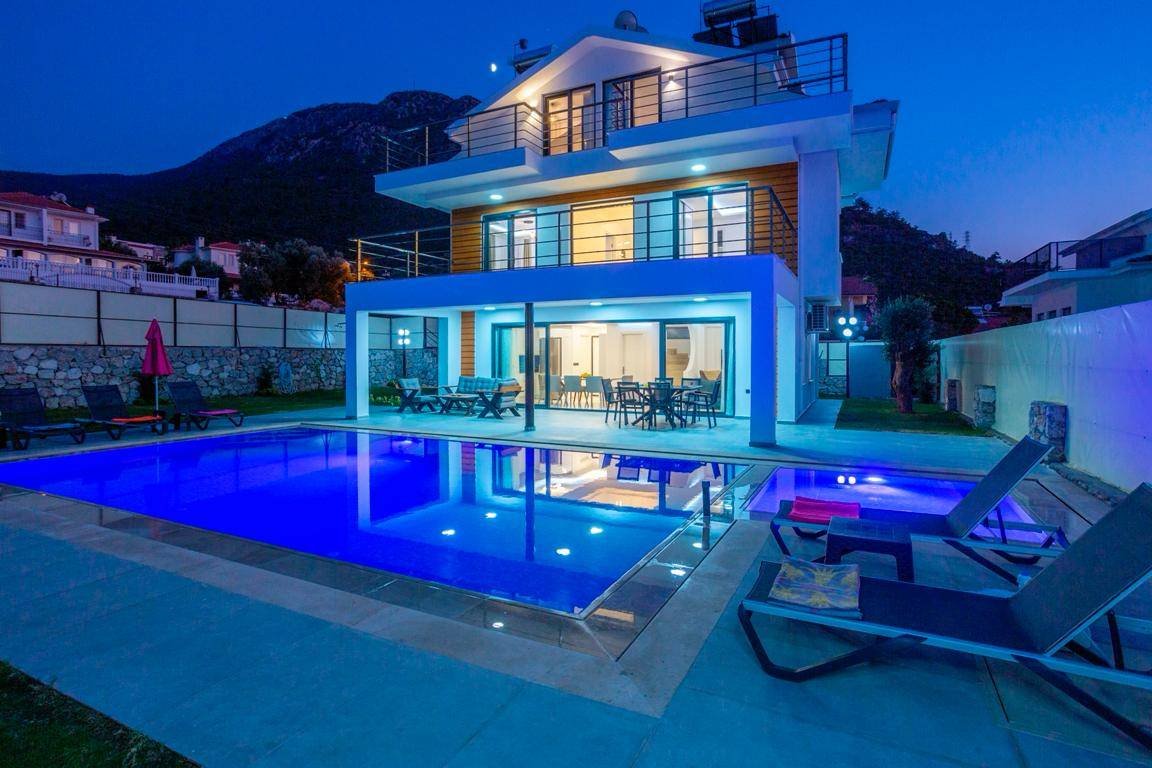 Villa VELORA